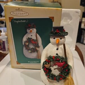 2005 Hallmark Keepsake Snowman Sculpture With 4 Small Bird Ornaments